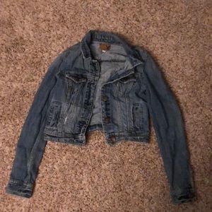 american eagle cropped jean jacket (size xs)